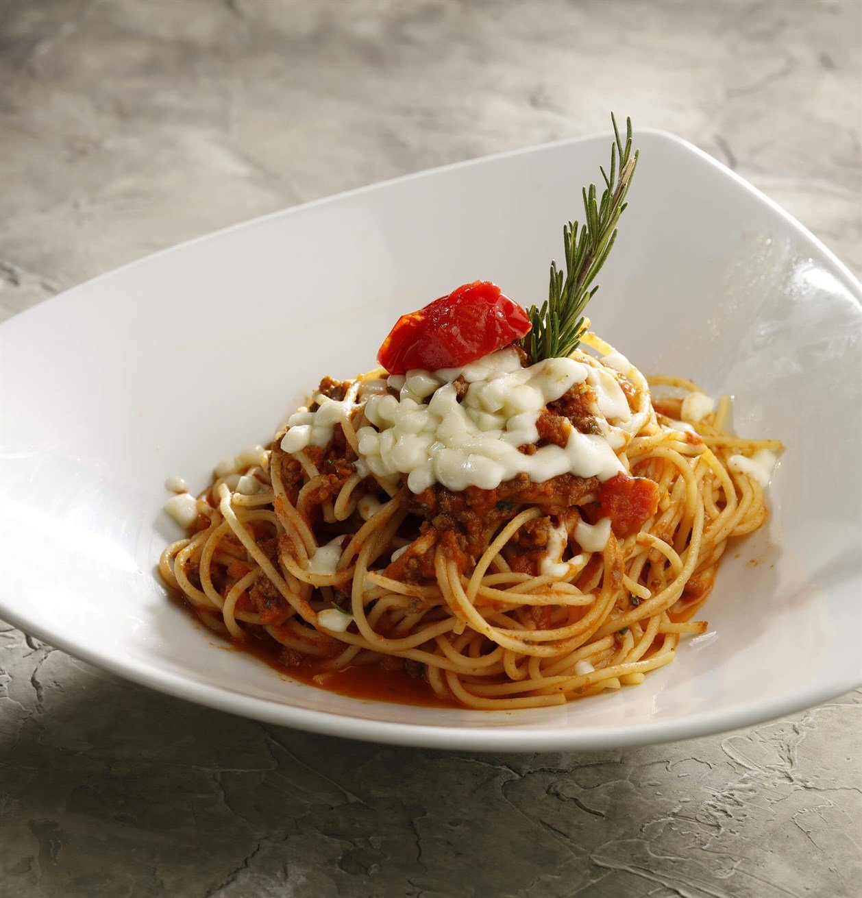 BOLONEZ SOSLU SPAGHETTI